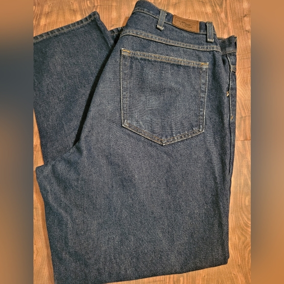 Mens classic fit Lands End jeans, size 37/30. Heavy demin. - Picture 4 of 9